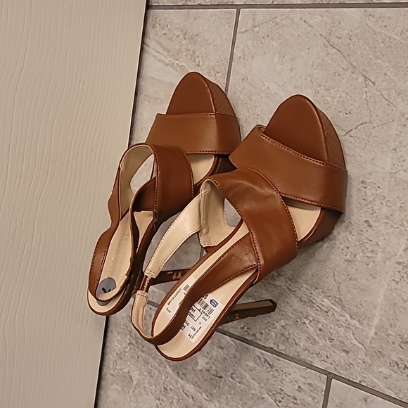 Heels - Picture 2 of 4